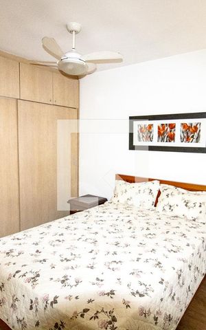 Studio para alugar com 52m², 1 quarto e 1 vaga Studio para alugar com 52m², 1 quarto e 1 vagaPiso superior- quarto -cama de casal e mesa de cabeceira
