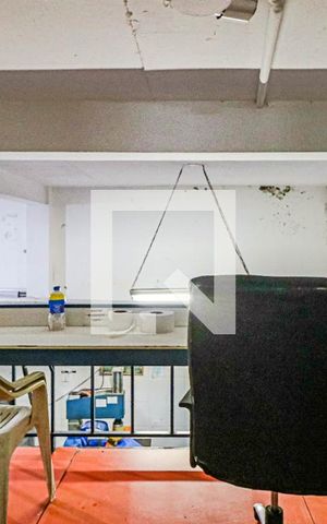 Casa à venda com 355m², 2 quartos e 3 vagas Casa à venda com 355m², 2 quartos e 3 vagasSalão - Mezanino