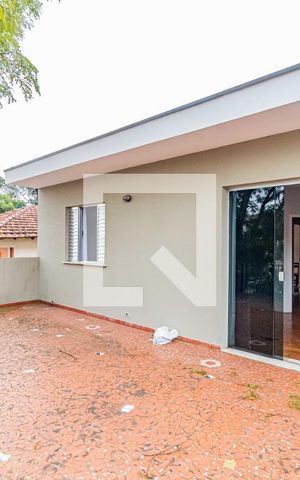 Casa à venda com 355m², 2 quartos e 3 vagas Casa à venda com 355m², 2 quartos e 3 vagasVaranda