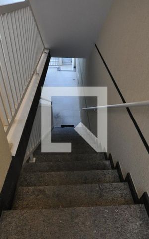 Casa de condomínio à venda com 48m², 2 quartos e sem vagaEscada