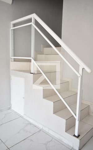 Casa de condomínio para alugar com 75m², 2 quartos e 1 vagaEscada