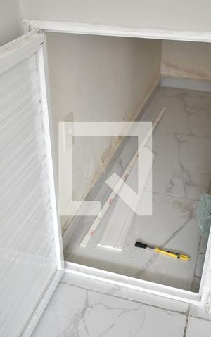 Casa de condomínio para alugar com 75m², 2 quartos e 1 vagaDetalhe da Escada