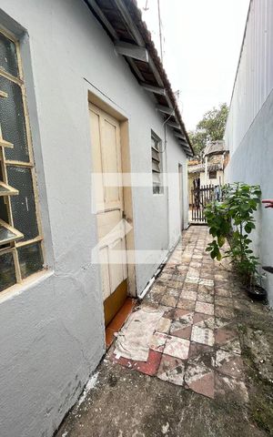 Casa à venda com 200m², 3 quartos e sem vaga Casa à venda com 200m², 3 quartos e sem vagaCorredor