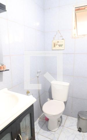 Casa à venda com 200m², 3 quartos e sem vaga Casa à venda com 200m², 3 quartos e sem vagaBanheiro