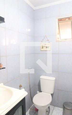 Casa à venda com 200m², 3 quartos e sem vaga Casa à venda com 200m², 3 quartos e sem vagaBanheiro