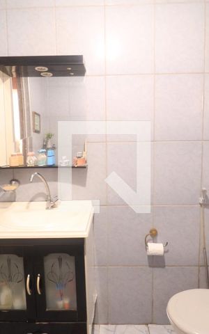 Casa à venda com 200m², 3 quartos e sem vaga Casa à venda com 200m², 3 quartos e sem vagaBanheiro