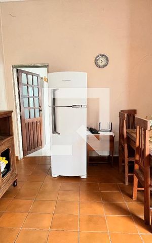 Casa à venda com 200m², 3 quartos e sem vaga Casa à venda com 200m², 3 quartos e sem vagaSala