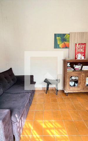 Casa à venda com 200m², 3 quartos e sem vaga Casa à venda com 200m², 3 quartos e sem vagaSala