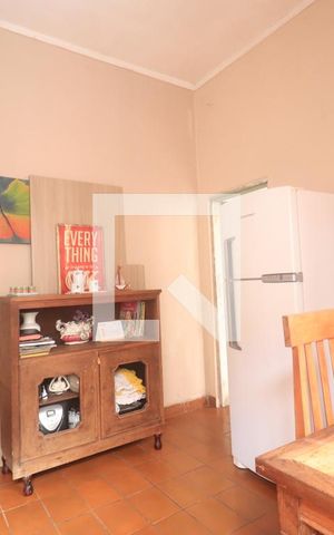 Casa à venda com 200m², 3 quartos e sem vaga Casa à venda com 200m², 3 quartos e sem vagaSala