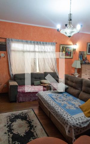 Casa à venda com 330m², 5 quartos e 5 vagas Casa à venda com 330m², 5 quartos e 5 vagasSala de TV