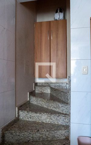 Apartamento à venda com 180m², 4 quartos e 2 vagasEscada