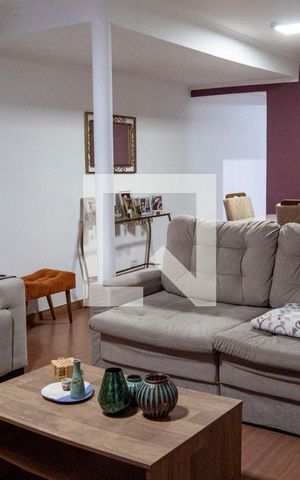 Casa à venda com 220m², 4 quartos e 2 vagasSala