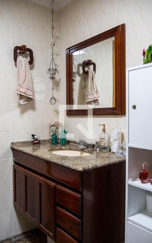 Casa à venda com 220m², 4 quartos e 2 vagasBanheiro 1