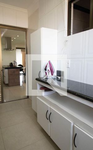 Apartamento à venda com 173m², 3 quartos e 3 vagas Apartamento à venda com 173m², 3 quartos e 3 vagasÁrea de serviço