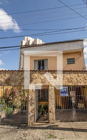 Casa à venda com 300m², 3 quartos e 2 vagas Casa à venda com 300m², 3 quartos e 2 vagasfachada