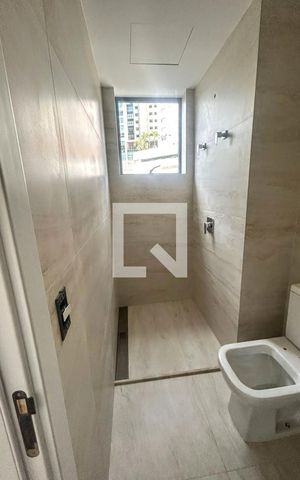 Apartamento à venda com 202m², 4 quartos e 3 vagasBanheiro 2