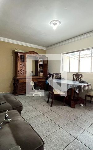 Casa à venda com 100m², 2 quartos e 2 vagas Casa à venda com 100m², 2 quartos e 2 vagasSala