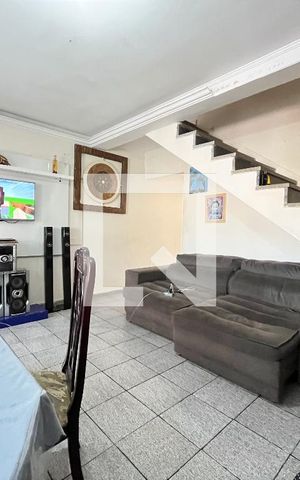 Casa à venda com 100m², 2 quartos e 2 vagas Casa à venda com 100m², 2 quartos e 2 vagasSala