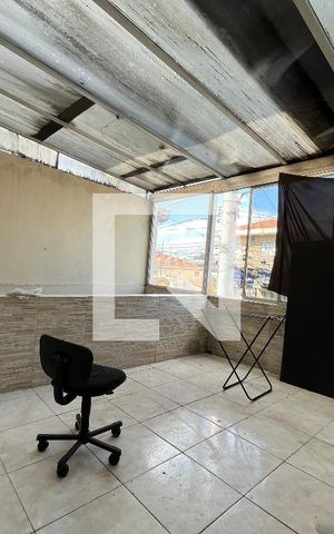 Casa à venda com 100m², 2 quartos e 2 vagas Casa à venda com 100m², 2 quartos e 2 vagasÁrea externa