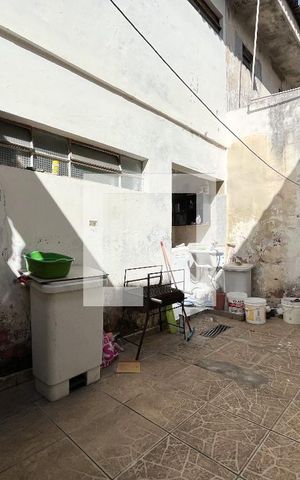 Casa à venda com 100m², 2 quartos e 2 vagas Casa à venda com 100m², 2 quartos e 2 vagasÁrea externa