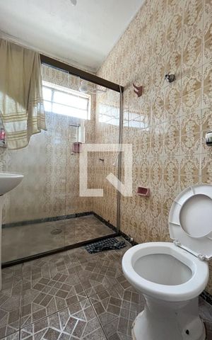 Casa à venda com 100m², 2 quartos e 2 vagas Casa à venda com 100m², 2 quartos e 2 vagasBanheiro