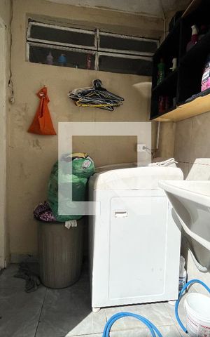 Casa à venda com 100m², 2 quartos e 2 vagas Casa à venda com 100m², 2 quartos e 2 vagasÁrea de Serviço
