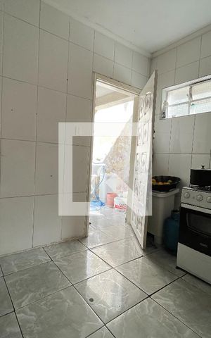 Casa à venda com 100m², 2 quartos e 2 vagas Casa à venda com 100m², 2 quartos e 2 vagasCozinha