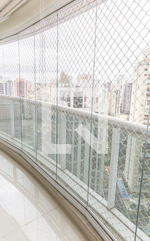 Apartamento à venda com 183m², 3 quartos e 4 vagas Apartamento à venda com 183m², 3 quartos e 4 vagasSala e Varanda
