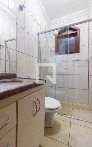 Casa à venda com 298m², 3 quartos e 2 vagas Casa à venda com 298m², 3 quartos e 2 vagasBanheiro