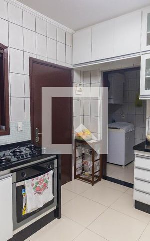 Casa à venda com 298m², 3 quartos e 2 vagas Casa à venda com 298m², 3 quartos e 2 vagasCozinha