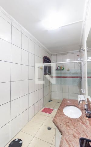 Casa à venda com 298m², 3 quartos e 2 vagas Casa à venda com 298m², 3 quartos e 2 vagasBanheiro