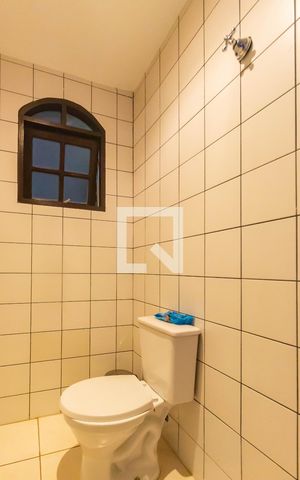 Casa à venda com 298m², 3 quartos e 2 vagas Casa à venda com 298m², 3 quartos e 2 vagasBanheiro