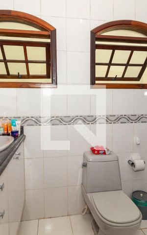 Casa à venda com 198m², 3 quartos e 2 vagasBanheiro 2