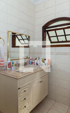 Casa à venda com 198m², 3 quartos e 2 vagasBanheiro da Suíte