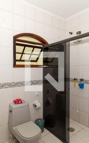 Casa à venda com 198m², 3 quartos e 2 vagasBanheiro 2