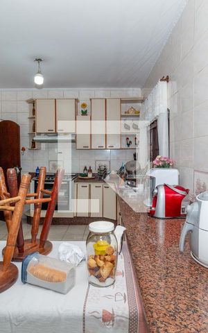 Casa à venda com 198m², 3 quartos e 2 vagasCozinha