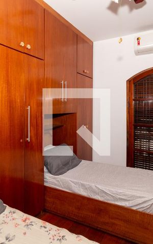 Casa à venda com 198m², 3 quartos e 2 vagasQuarto 3
