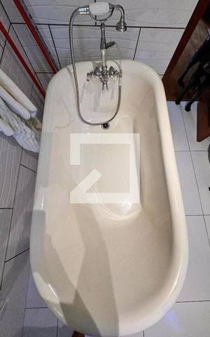Casa à venda com 175m², 3 quartos e sem vaga Casa à venda com 175m², 3 quartos e sem vagaBanheiro
