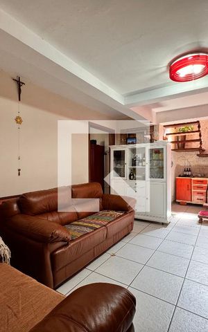 Casa à venda com 175m², 3 quartos e sem vaga Casa à venda com 175m², 3 quartos e sem vagaSala