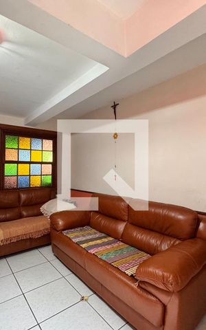 Casa à venda com 175m², 3 quartos e sem vaga Casa à venda com 175m², 3 quartos e sem vagaSala