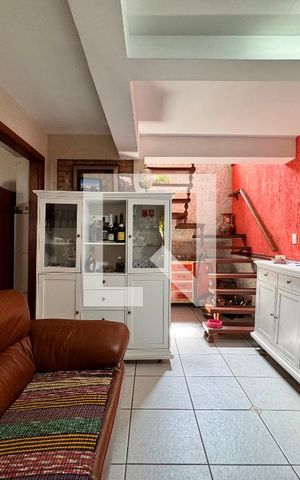 Casa à venda com 175m², 3 quartos e sem vaga Casa à venda com 175m², 3 quartos e sem vagaSala