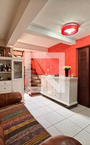 Casa à venda com 175m², 3 quartos e sem vaga Casa à venda com 175m², 3 quartos e sem vagaSala