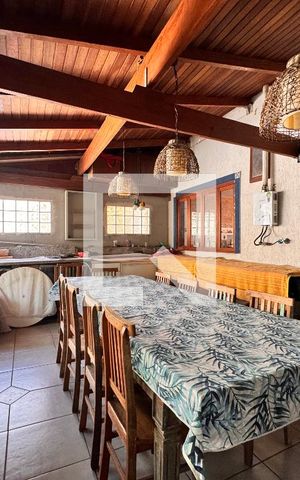 Casa à venda com 175m², 3 quartos e sem vaga Casa à venda com 175m², 3 quartos e sem vagaVaranda