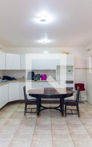 Casa à venda com 262m², 3 quartos e 8 vagas Casa à venda com 262m², 3 quartos e 8 vagasCozinha