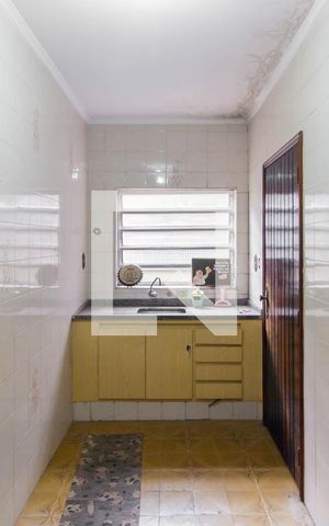 Casa à venda com 262m², 3 quartos e 8 vagas Casa à venda com 262m², 3 quartos e 8 vagasEdícula - Cozinha