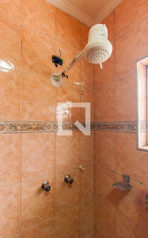 Casa à venda com 262m², 3 quartos e 8 vagas Casa à venda com 262m², 3 quartos e 8 vagasBanheiro 2