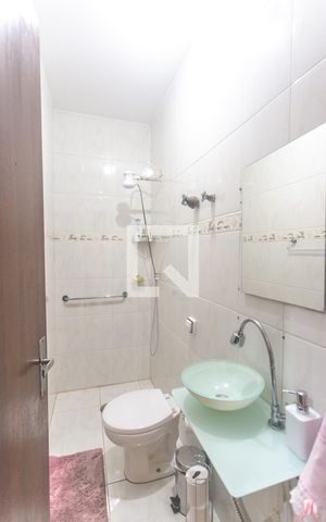 Casa à venda com 240m², 3 quartos e 2 vagasBanheiro de serviço