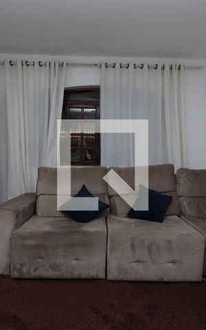Casa à venda com 1m², 3 quartos e 2 vagas Casa à venda com 1m², 3 quartos e 2 vagasSala
