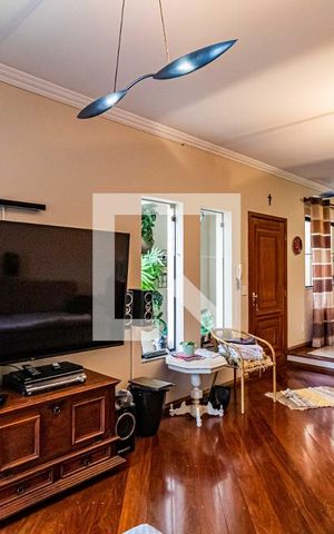 Casa para alugar com 245m², 3 quartos e 3 vagas Casa para alugar com 245m², 3 quartos e 3 vagasSala