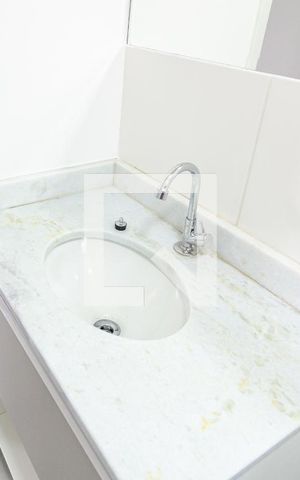 Apartamento à venda com 37m², 2 quartos e sem vaga Apartamento à venda com 37m², 2 quartos e sem vagaBanheiro Social